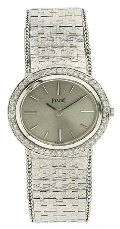 18K White Gold Ladies bracelet watch, Oval shape w/ Approx 46 diamonds on bezel